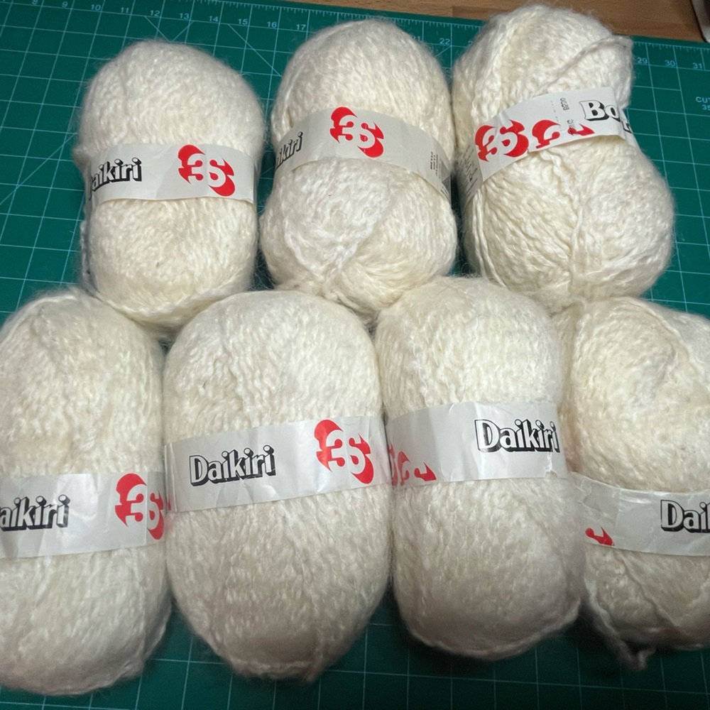 Boucle White Yarn Bundle
